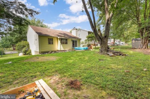 13439 Princedale Dr, Woodbridge VA  22193-3911 exterior