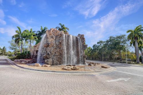 1885 139 Ter, Hollywood FL  33028-2837 exterior