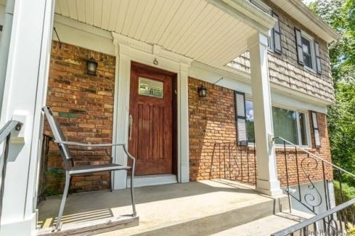 6 Ravine Rd, Great Neck, NY 11023-1712