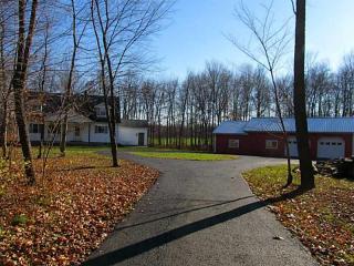 98 Delaware Rd, Fredonia, PA 16124-1602