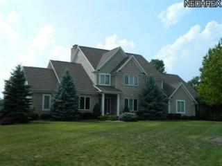 3908 Meadowvale Dr, Akron, OH 44333-4904