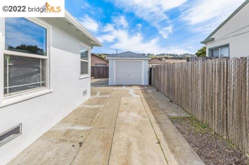 14950 Lark St, San Leandro CA  94578-1846 exterior