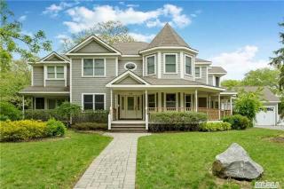 428 Manatuck Blvd, Brightwaters, NY 11718-1020