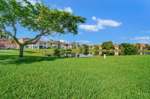 319 Lake Evelyn Dr, West Palm Beach, FL 33411-2037