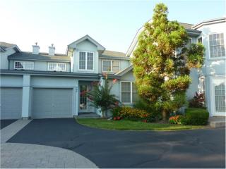 469 Florencia Pl, Huntington Station, NY 11747-5275