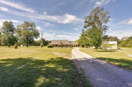 2045 Joe Brown Rd, Columbia TN  38401 exterior
