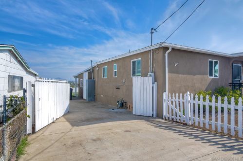 2015 Burroughs St, San Diego CA  92111-6643 exterior