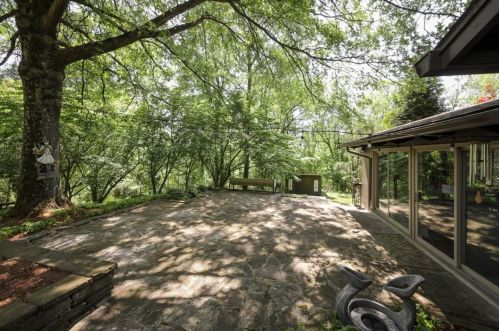 1155 Mccully Dr, Pittsburgh PA  15235-4714 exterior