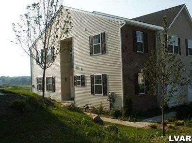 7101 Hunt Dr, Macungie, PA 18062-9229