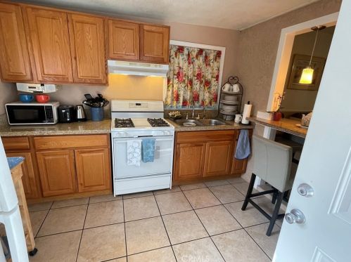 686 Wisteria Ave, Rialto CA  92376 exterior