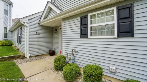 71 Pagoda Ln, East Freehold, NJ 07728-4160