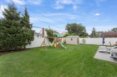 14 Millpage Dr, Bethpage NY  11714-4809 exterior