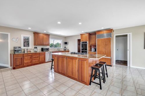 126 Merrimac Dr, Bridgeport CT  06611-1742 exterior