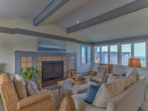 1136 Beacon Ave, Del Monte Park CA  93950-2106 exterior