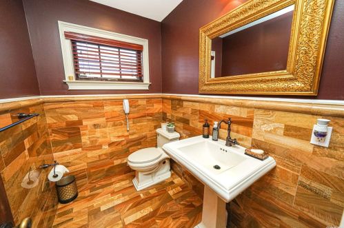 250 Bixley Heath, Lynbrook NY  11563-3138 exterior