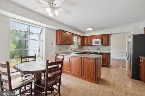 1526 Megan Cir, Blue Bell PA  19422-3625 exterior