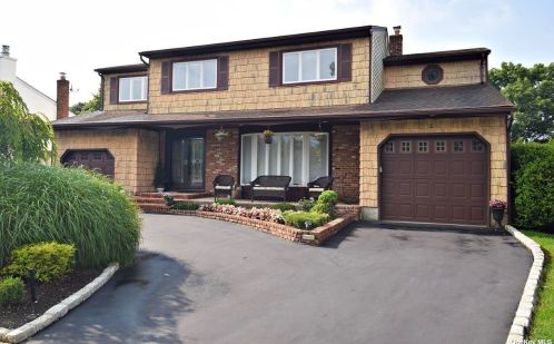 1 Wakefield Ct, Deer Park, NY 11729-2206