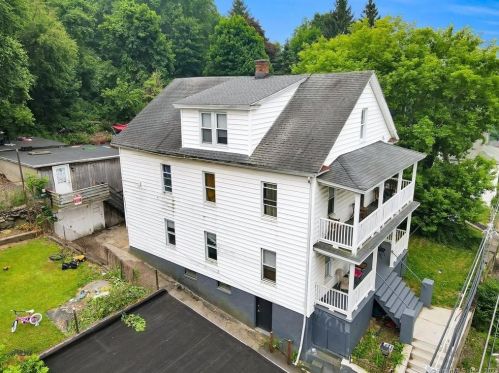 272 Walnut St, Waterbury, CT 06704-3124