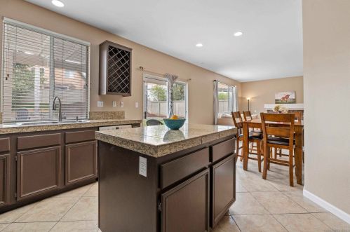 42092 Orange Blossom Dr, Temecula CA  92591-5542 exterior