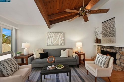 515 Ridgeview Ct, Concord, CA 94523-1023