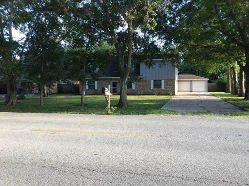 174 Hospital Dr, Angleton TX  77515-4112 exterior