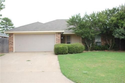 1203 Lisa Ln, Burkburnett, TX 76354-3224