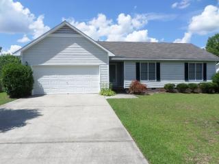 5825 Bear Creek Cir, Fayetteville NC  28304-9701 exterior