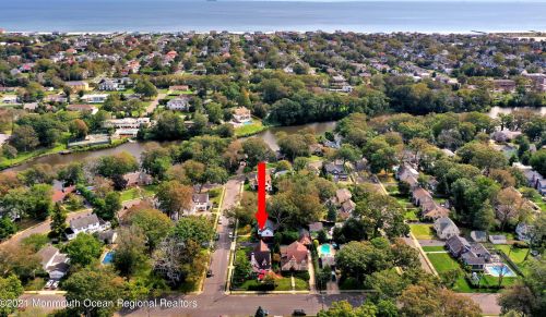 512 Woodland Rd, Red Bank NJ  07711 exterior
