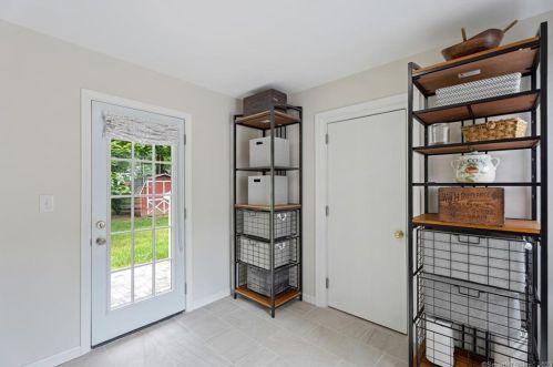 9 Lamplight Dr, Kensington CT  06037-1805 exterior