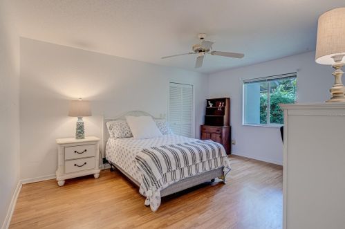 963 Ridgewood Ter, Tarpon Springs FL  34689-2622 exterior