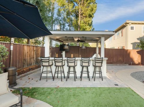 2075 Merlot Dr, Morgan Hill CA  95037-3883 exterior