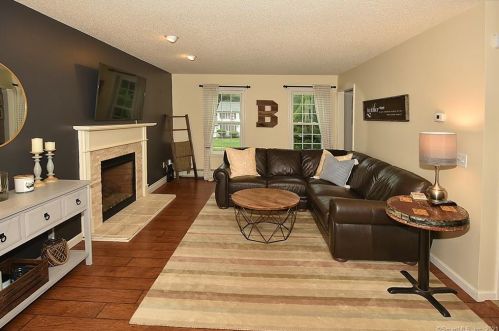 1 Jacobs Hill Rd, Ellington CT  06029-3117 exterior