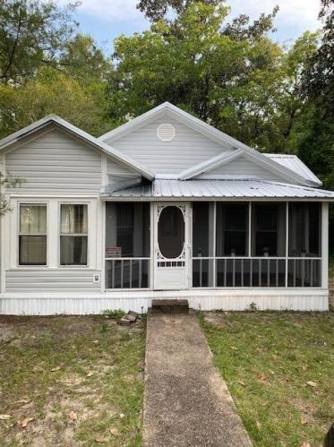 83 Live Oak Ave, Defuniak Springs FL  32435-2360 exterior