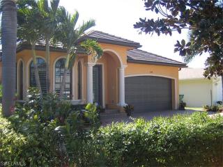 584 95th Ave, Naples FL  34108-2453 exterior