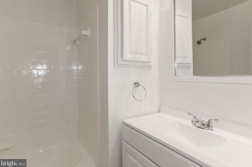 5509 Miles Ct, Springfield VA 22151-1714 exterior