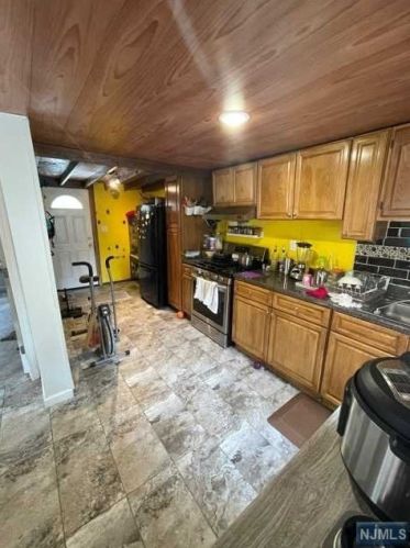 8 3rd St, Moonachie NJ  07074-1840 exterior