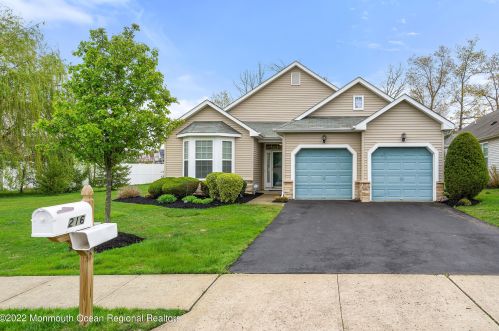 216 Enclave Blvd, Lakewood, NJ 08701-5791