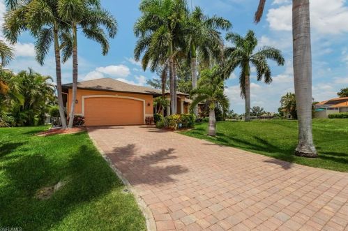 2910 10th Pl, Cape Coral, FL 33904-3901