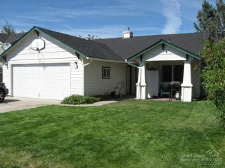 925 Poplar Ave, Eagle Crest OR  97756-1060 exterior