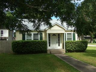 621 Speed St, Dinsmore, TX 77488-4127