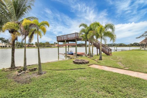 8813 Wendy Ln, West Palm Beach FL  33411-6522 exterior