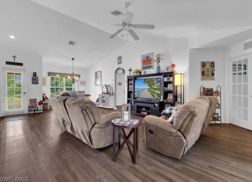 112 10th Ave, Cape Coral, FL 33909-2623