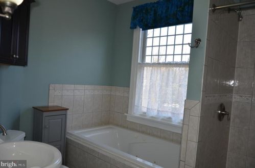 205 Lippincott Ave, Riverton NJ  08077-1309 exterior
