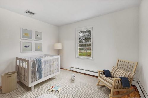 21 Lake Rd, Woodbury CT  06798-2326 exterior