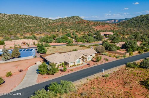 300 Michaels Ranch Dr, Sedona AZ 86336-9526 exterior