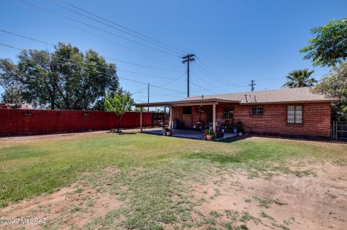 945 Prince Rd, Tucson AZ 85705-3026 exterior