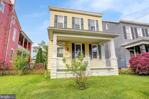 245 Main St, Shoemakersville, PA 19555-1416