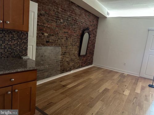 8 Front St, Philadelphia PA  19106-3001 exterior