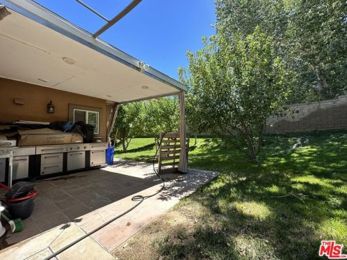 5806 Avenue, Lancaster CA 93535-7846 exterior