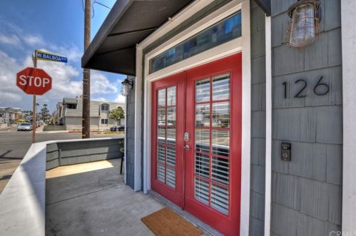 126 33 St, Newport Beach CA  92663-3028 exterior